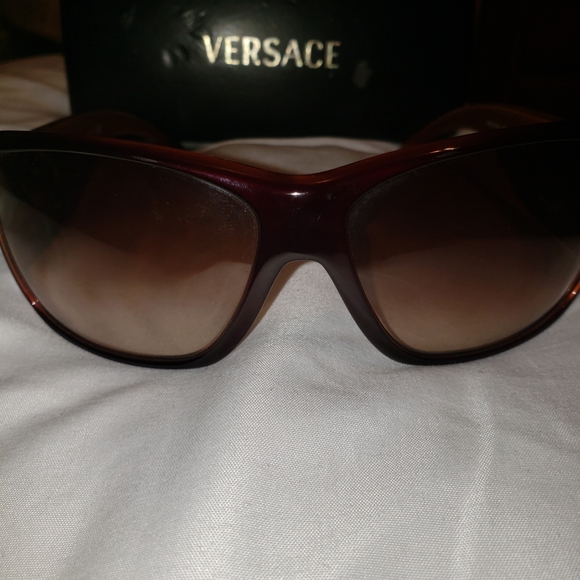 Versace Accessories - Versace sunglasses~preowned great condition